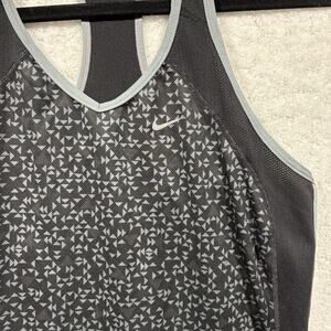 Nike Dri-Fit Active Grey Racerback Athletic Tank Top Womens Size Medium Pattern